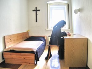 English: A Discalced Carmelite nun sits in her... English: A Discalced Carmelite nun sits in her...