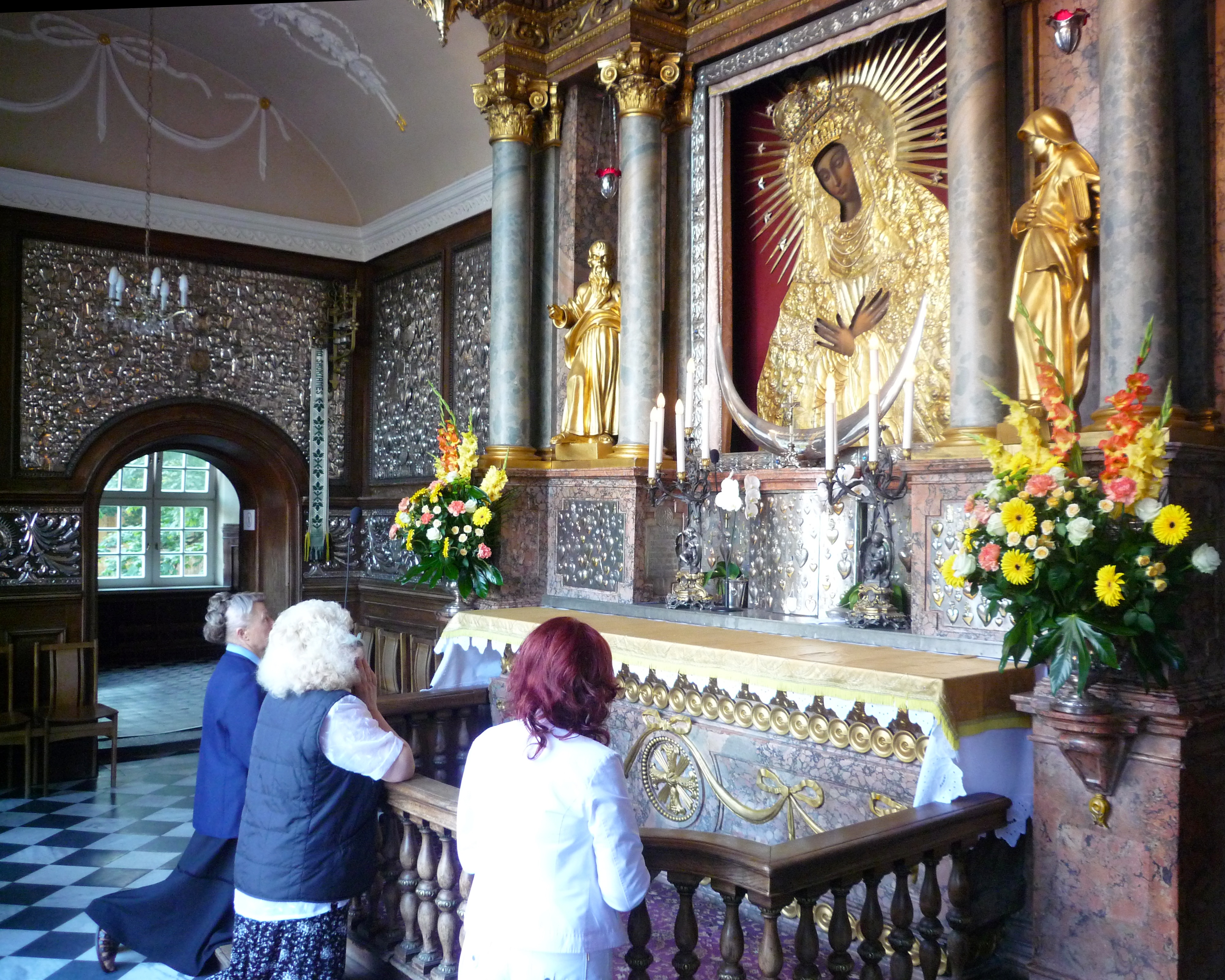 English: Prayer in the Dawn Gate (Aušros Varta... English: Prayer in the Dawn Gate (Aušros Varta...