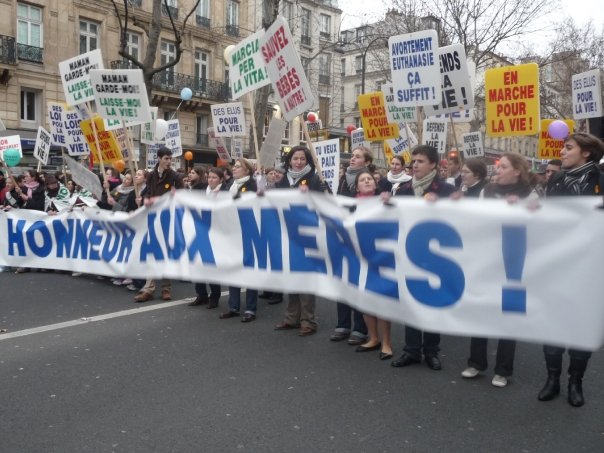 English: Anti-abortion demonstrators taking pa... English: Anti-abortion demonstrators taking pa...